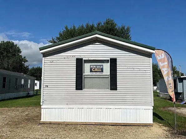 304 Hayes St W #70, Hazleton, IA 50641