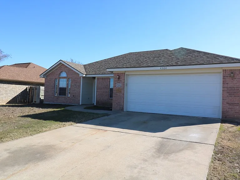 4304 Captain Dr — Photo 2