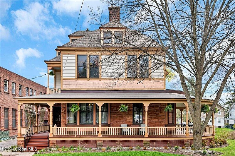 2nd image of 21 N Lyons Avenue