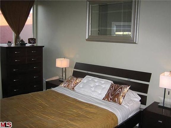 5th image of 1131 N Formosa Ave #4