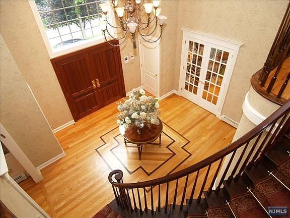 2nd image of 4 Deborah Ct