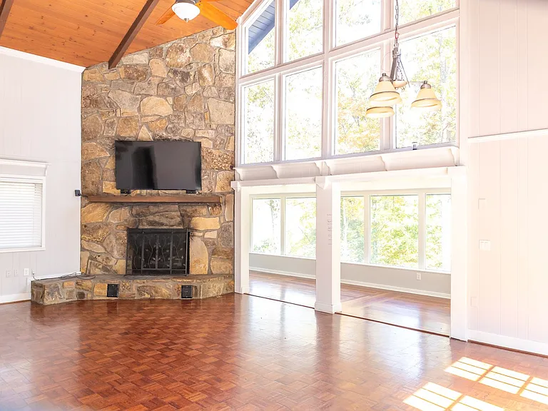505 Adams Rd — Photo 4