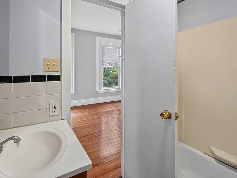 42 Trumbull St — Photo 16