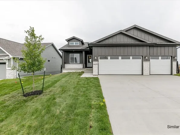 18053 Alpine Dr, Clive, IA 50325