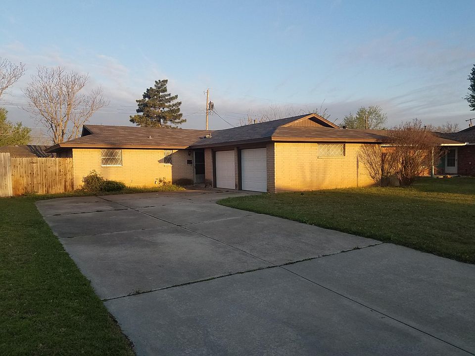 1st image of 817 Plaza Dr