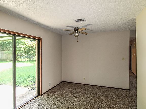 4th image of 1623 Village Dr