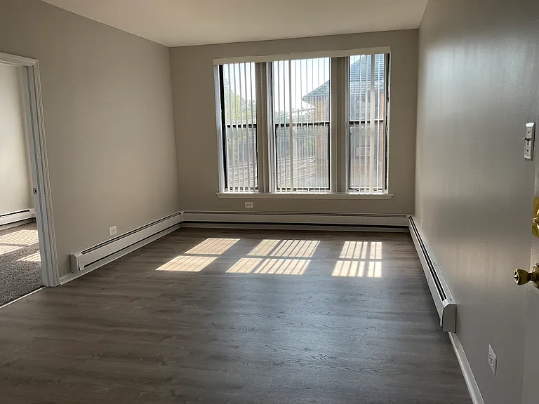 4631 S Lake Park — Photo 10