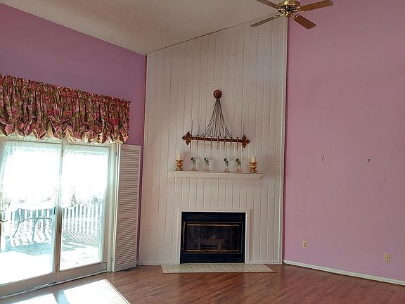 3rd image of 403 Continental St