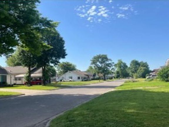 Exterior Neighborhood (street photo)