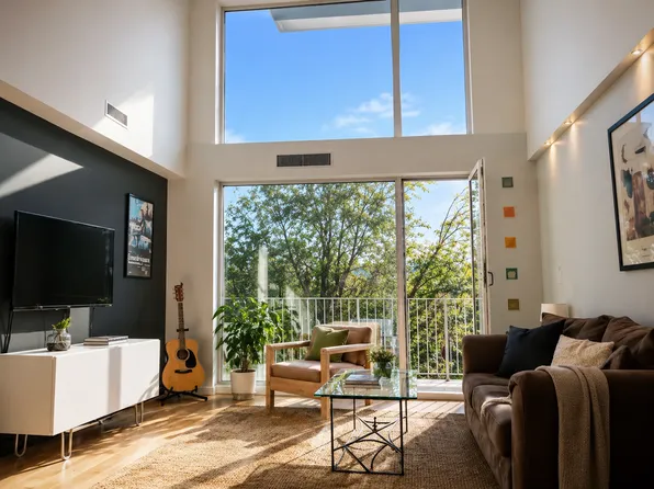 125 Kingsland Avenue image 1 of 11