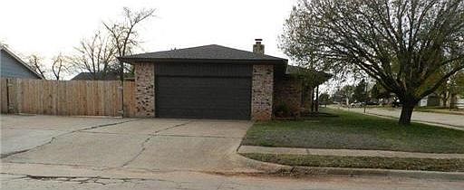 2nd image of 1004 E Hills Dr