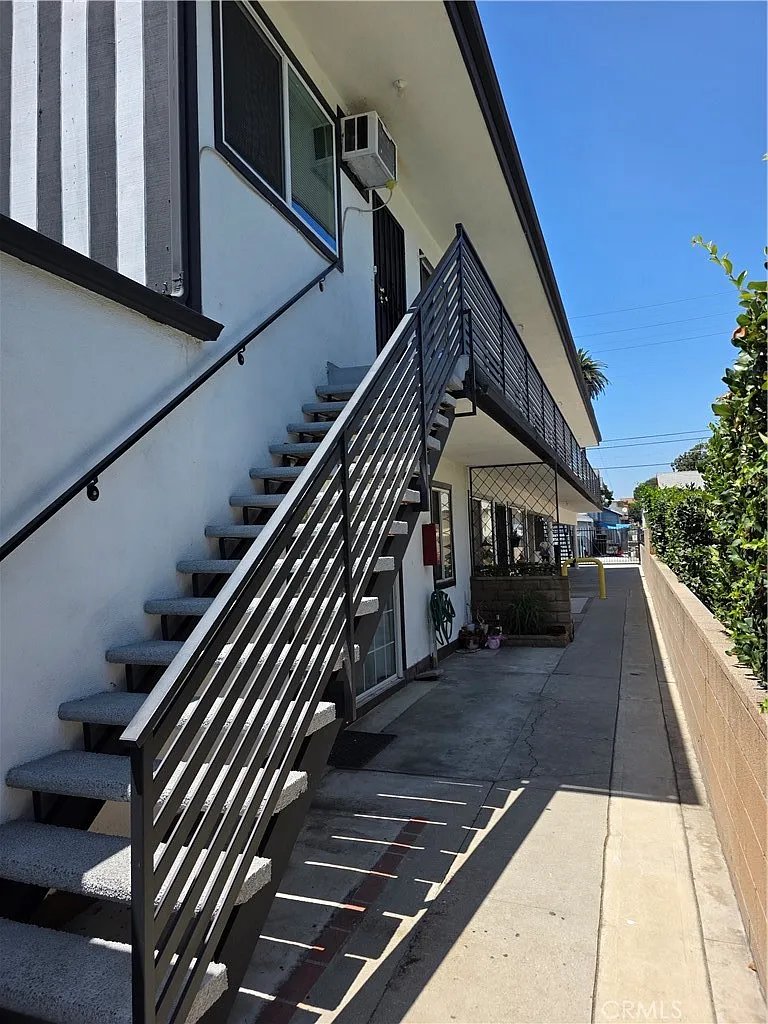 2 bed, 950 sqft, $2,500 — Photo 2