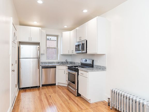3rd image of 6636 N Glenwood Ave APT 2W