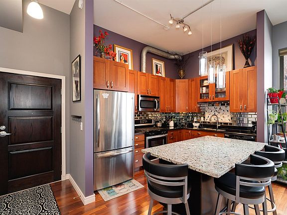 4th image of 212 N Center St Unit 403