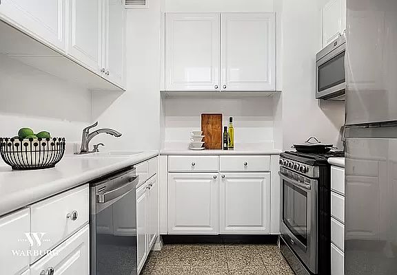 4th image of 170 E 87th St APT E7h
