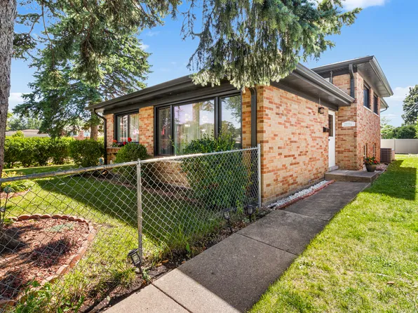 2196 Spruce Ave, Des Plaines, IL 60018