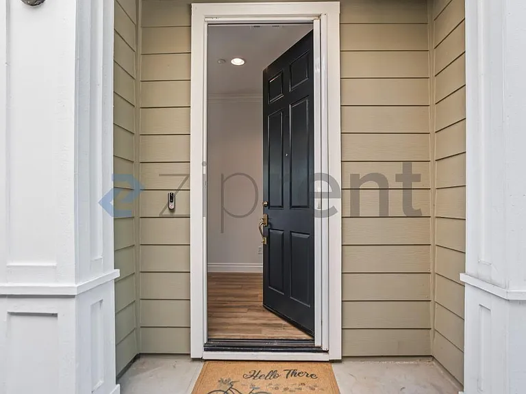 741 Tennyson Dr — Photo 3