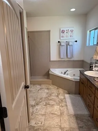 625 S Edgewood Dr E — Photo 58