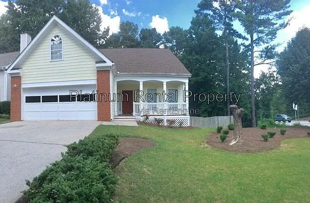 3 bed, 2.0 bath, 1996 sqft, $2,300 — Photo 1