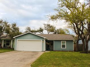 122 Sun Harbor St, Rockport, TX 78382