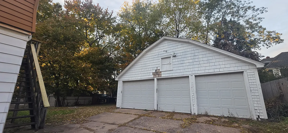 Building Photo - 137 Birch St #139