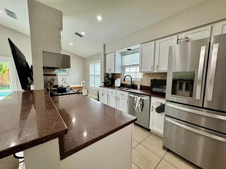 6135 Drake St — Photo 3