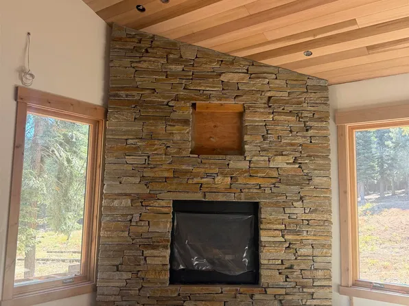 13823 Copenhagen Dr, Truckee, CA 96161