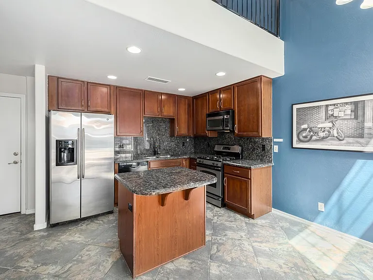 3435 E Lance Ln — Photo 8