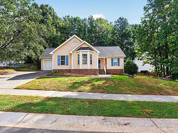 3rd image of 617 Groveton Trl