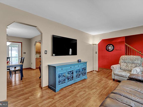 4th image of 4 Carriage Dr