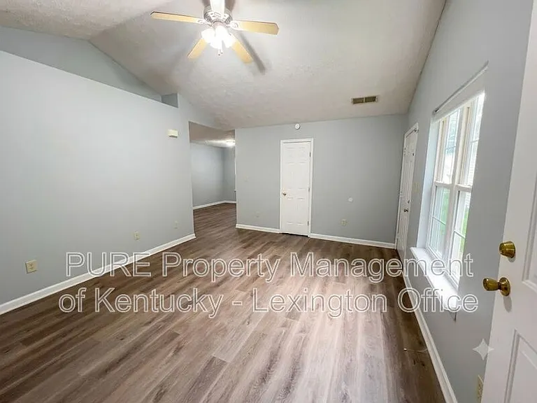 1034 Marshall Park Dr — Photo 7