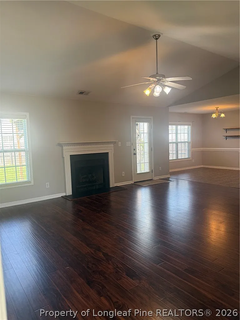 3 bed, 2.0 bath, 1945 sqft, $1,895 — Photo 3