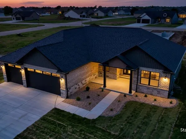 304 Rumsfeld Dr, Troy, IL 62294