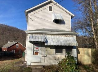 704 Armstrong Ave, Apollo, PA 15613