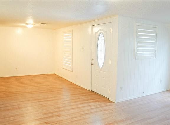 3rd image of 901 King Ave