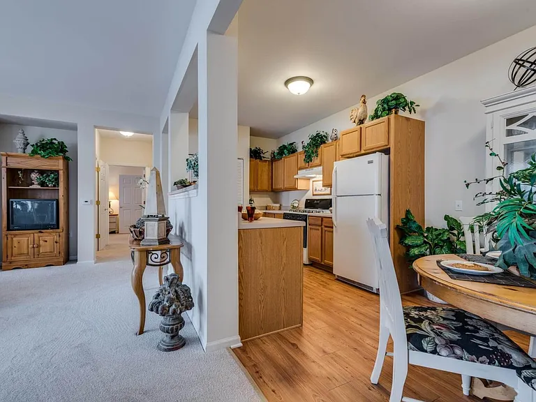 Sutton Place Apartments — Photo 10