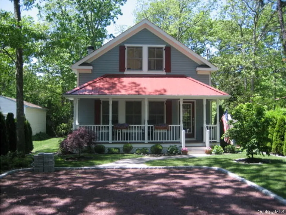 38 Baycrest Ave