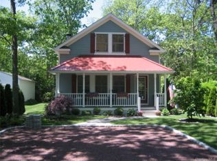 38 Baycrest Ave, East Quogue, NY 11942