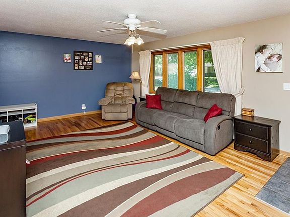 4th image of 414 SW Westlawn Dr