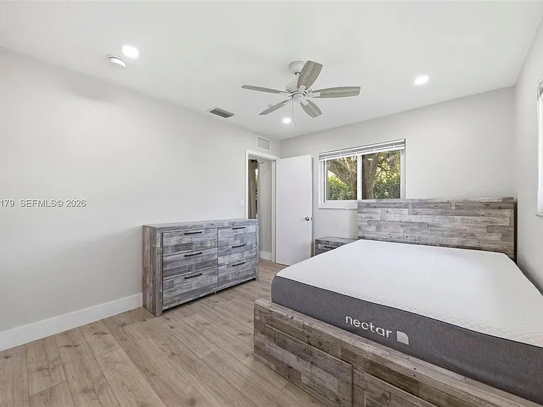 4561 SW 25th Ter — Photo 11