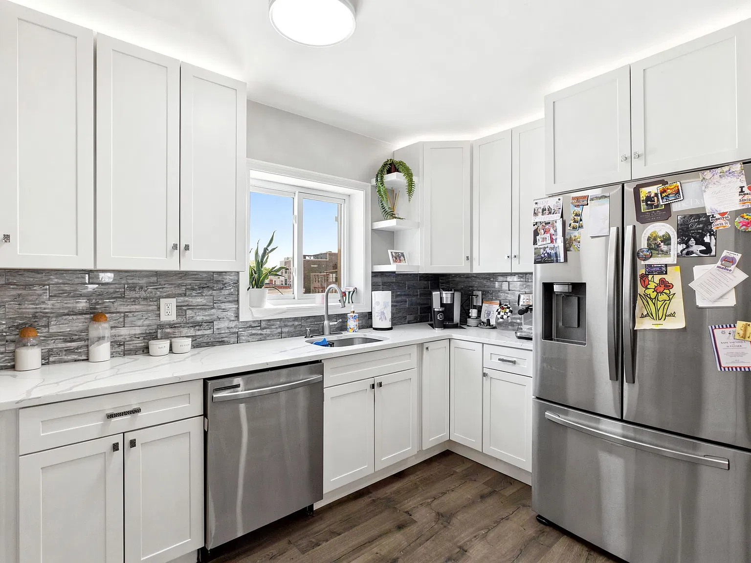 2 bed, 750 sqft, $2,700 — Photo 2
