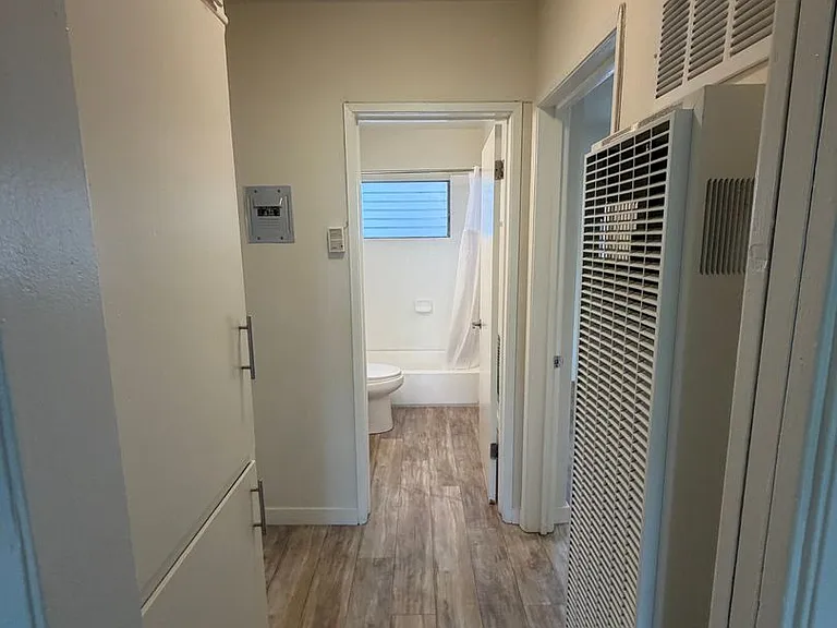 4714 Slauson Ave — Photo 13