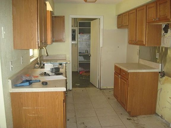 5th image of 18660 Commonwealth Ave N