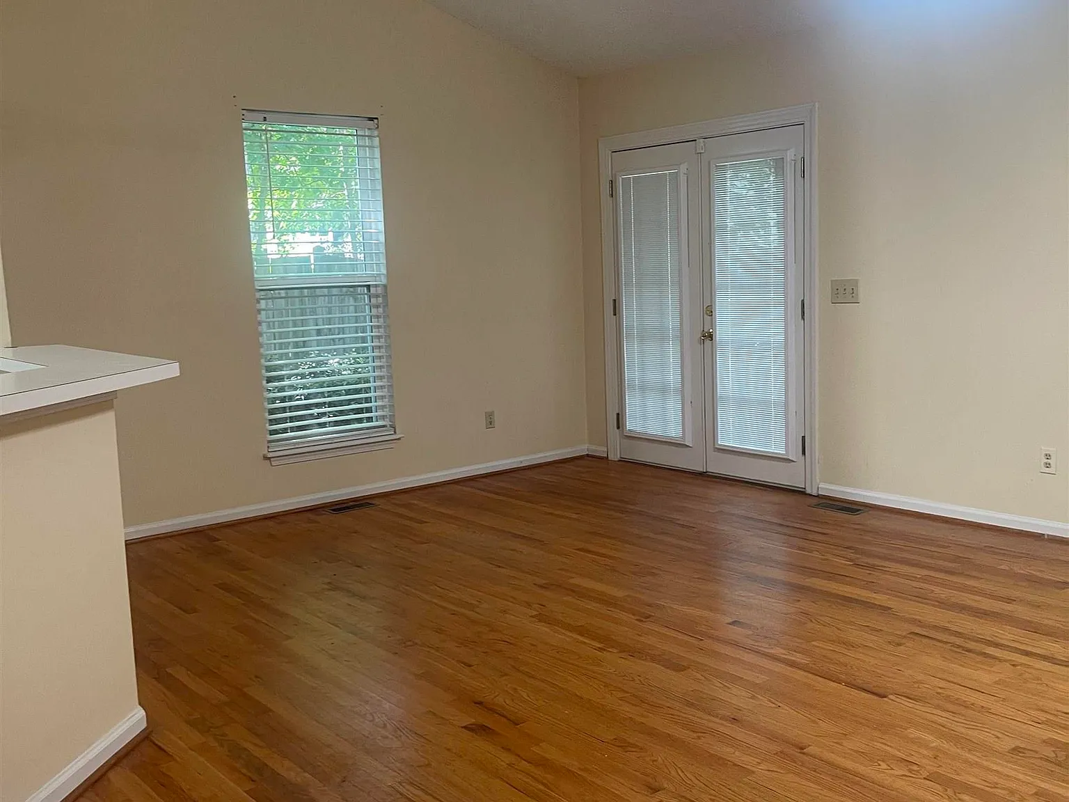 3 bed, 1196 sqft, $1,700 — Photo 3