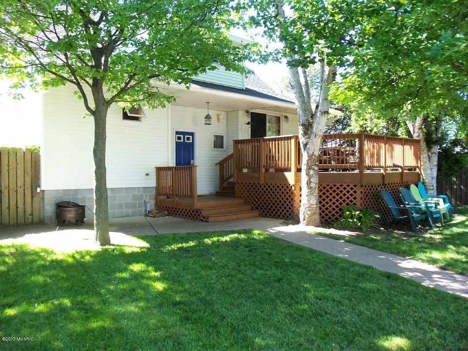 1st image of 204 N Robert St