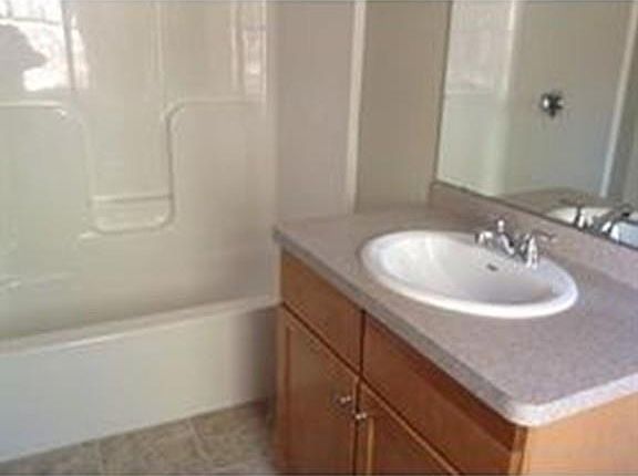 4th image of 55 Summer St #28