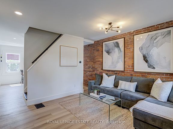 4th image of 43 Fairford Ave