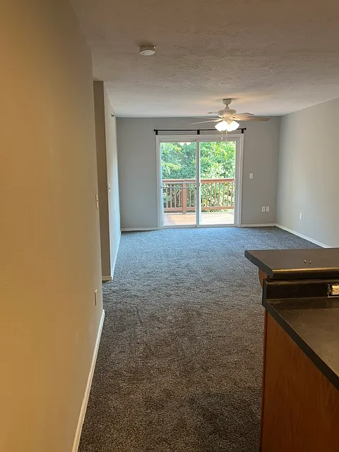 3 bed, 1100 sqft, $1,250 — Photo 3