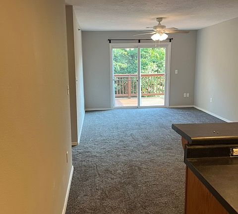 3rd image of 104 Garden Cir APT 3