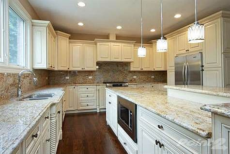 2160 Douglas Ave Des Plaines-small-004-Kitchen-666x444-72dpi